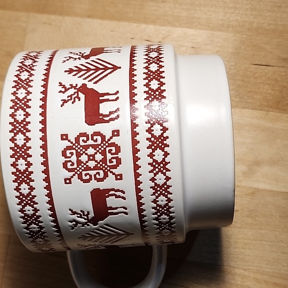 HOLLY & JOY Reindeer Sweater-Design Stacking White& Red Mugs +Black Metal Stand - Picture 7 of 9